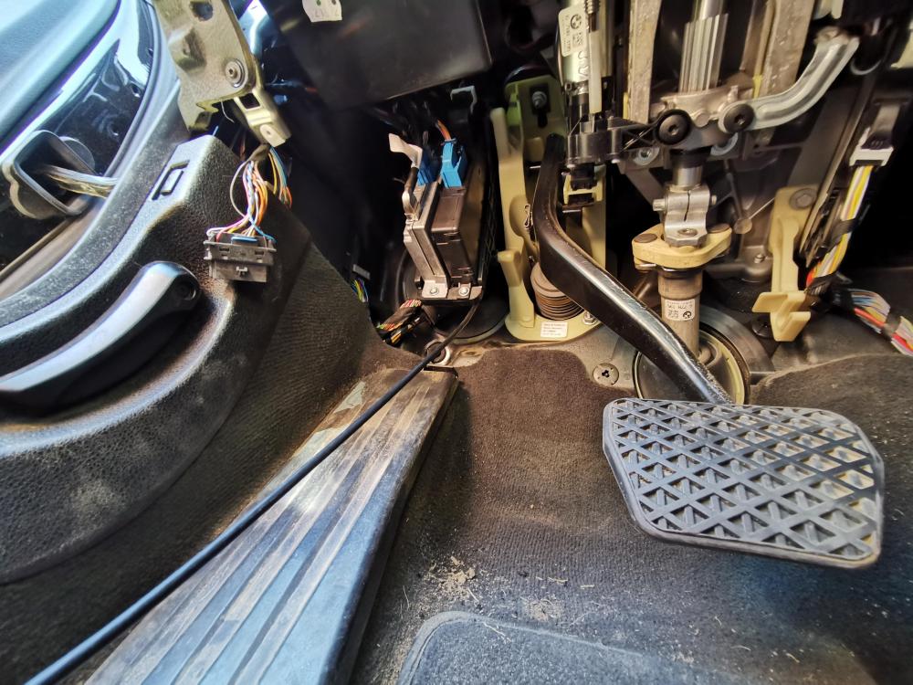 BMW 530d xDrive F11 sideview camera repair