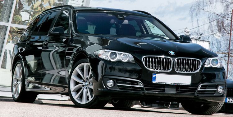 BMW 530d xDrive F11 sideview camera repair